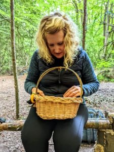 TRIBE Bushcraft making willow baskets 7