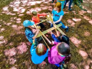TRIBE Bushcraft session discovery day learning how to make bridges using the DaVinci method